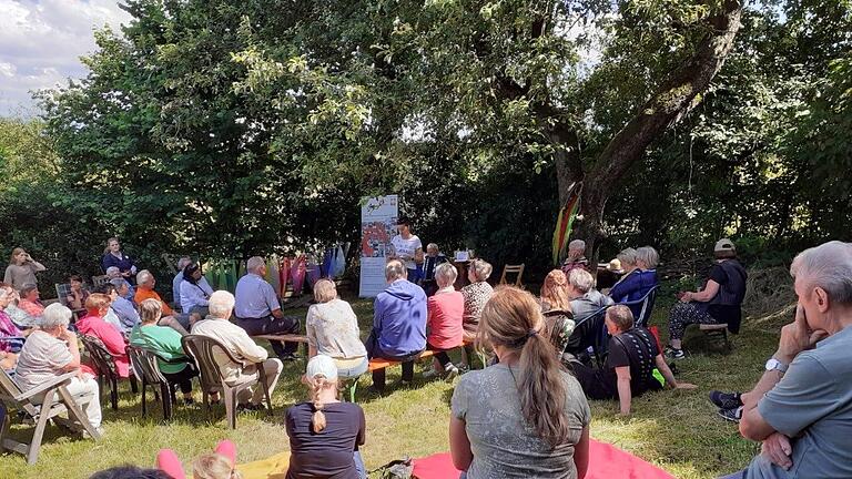 Das Freiwilligenzentrum 'mach mit!' feierte das zehnjährige Bestehen des Interkulturellen NeuStadtGartens. Das Freiwilligenzentrum 'mach mit!' feierte das zehnjährige Bestehen des Interkulturellen NeuStadtGartens.