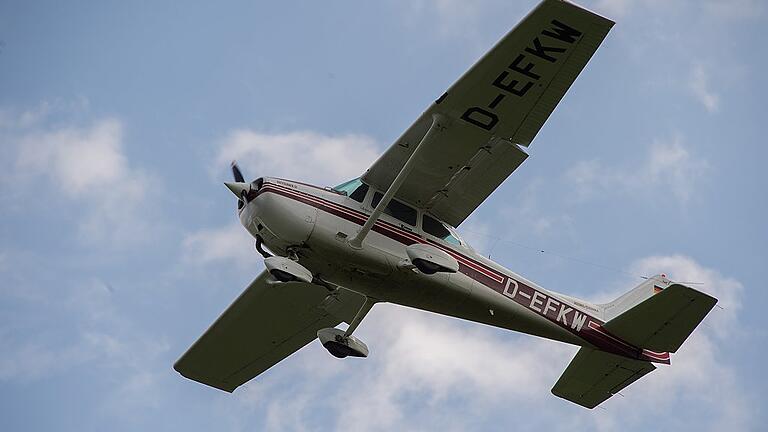 Sportflugzeug im Einsatz für die Luftrettungsstaffel.