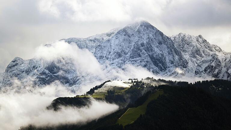 Leblose Person in Tirol entdeckt       -  Der Bergsteiger war bei schlechtem Wetter allein unterwegs und verunglückte (Symbolbild).