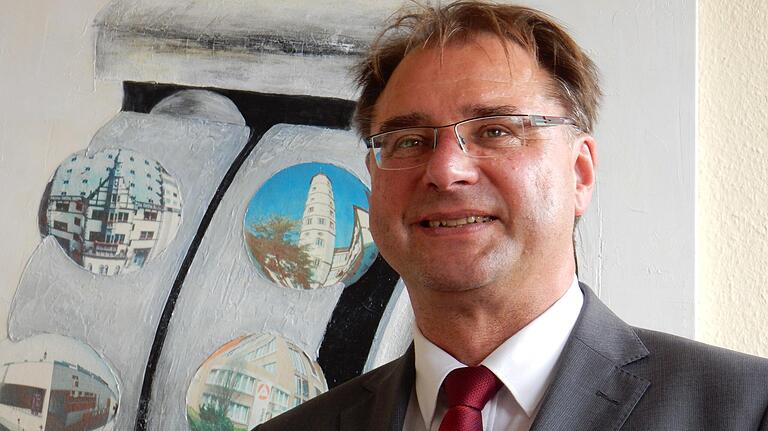 Thomas Stelzer, Leiter der Arbeitsagentur Schweinfurt (hier auf einem Archivfoto), schilderte dem Kreisausschuss Arbeit und Soziales die aktuelle Lage auf dem Arbeitsmarkt. Thomas Stelzer, Leiter der Arbeitsagentur Schweinfurt (hier auf einem Archivfoto), schilderte dem Kreisausschuss Arbeit und Soziales die aktuelle Lage auf dem Arbeitsmarkt. 