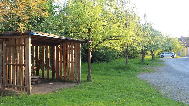 Das Grundstück am Lindachsgraben mitten in Wiesentheid ist ein möglicher Standort für den neuen Kindergarten.