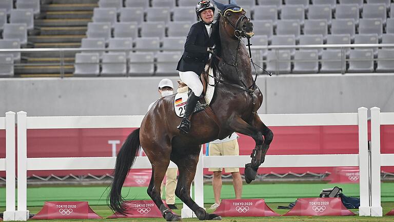 Beileibe kein Herz und eine Seele: Hengst Saint Boy und Reiterin Annika Schleu bei der Springprüfung des Modernen Fünfkampfes bei Olympia in Tokiot