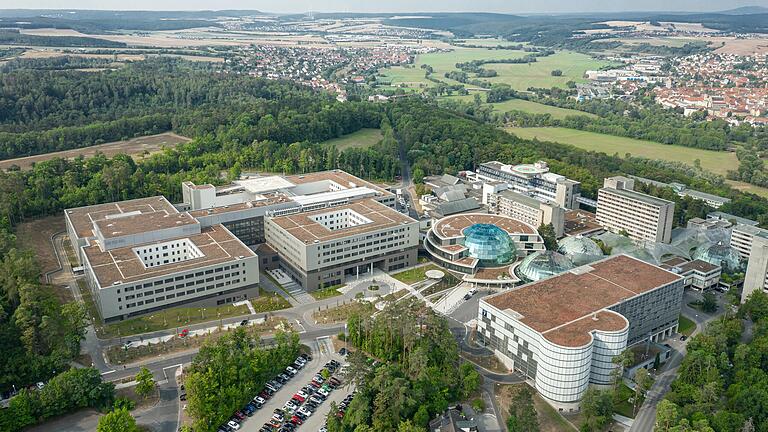 Das Rhön-Klinikum in Bad Neustadt hat die Corona-Krise heftig zu spüren bekommen. Das Rhön-Klinikum in Bad Neustadt hat die Corona-Krise heftig zu spüren bekommen.