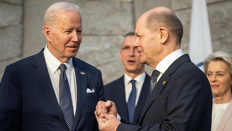 Joe Biden und sein Amtskollege Olaf Scholz: In der Garage des US-Präsidenten hat man Geheimakten gefunden - und was würde man in der Garage des Bundeskanzlers finden?