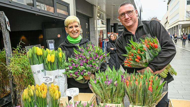 Der Inhaber vom Blumengeschäft 'Der Holländer', Oscar Maarten Verhoef (rechts),&nbsp; und die Geschäftsführerin Barbara Stöhr.