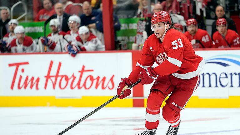 Moritz Seider       -  Moritz Seider trumpfte für die Detroit Red Wings mit zwei Assists im vorletzten Saisonspiel auf.