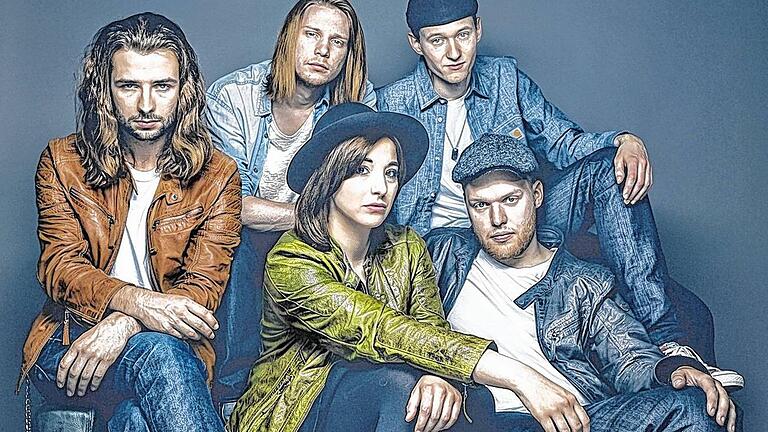 Ernste Rocker mit Spaß: Die Band Jail Job Eve. Cover-Art-Work (unten): Sebastian Jerke. Ernste Rocker mit Spaß: Die Band Jail Job Eve. Cover-Art-Work (unten): Sebastian Jerke.
