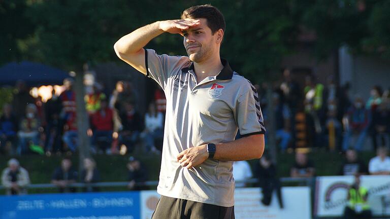 Trainer Victor Kleinhenz hat den Auswärtssieg für den TSV Aubstadt fest im Blick. Trainer Victor Kleinhenz hat den Auswärtssieg für den TSV Aubstadt fest im Blick.