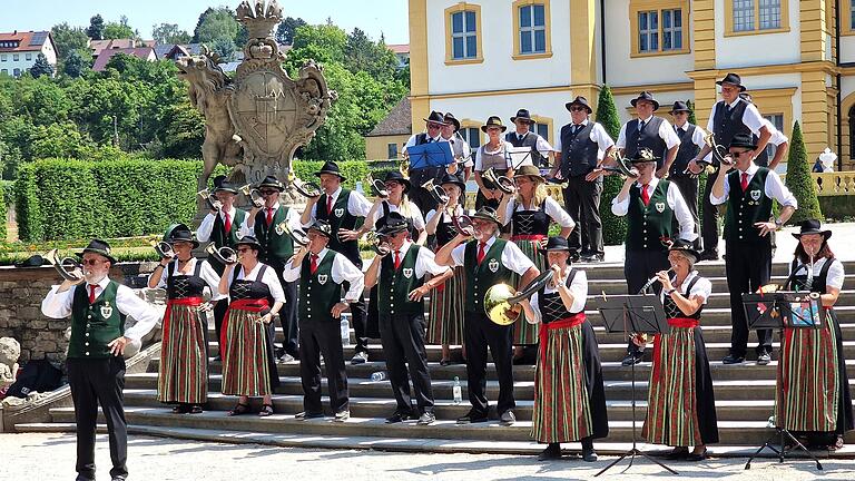 Würzburger Bläsergruppe unter der Leitung von Hornmeister Peter Kraus.