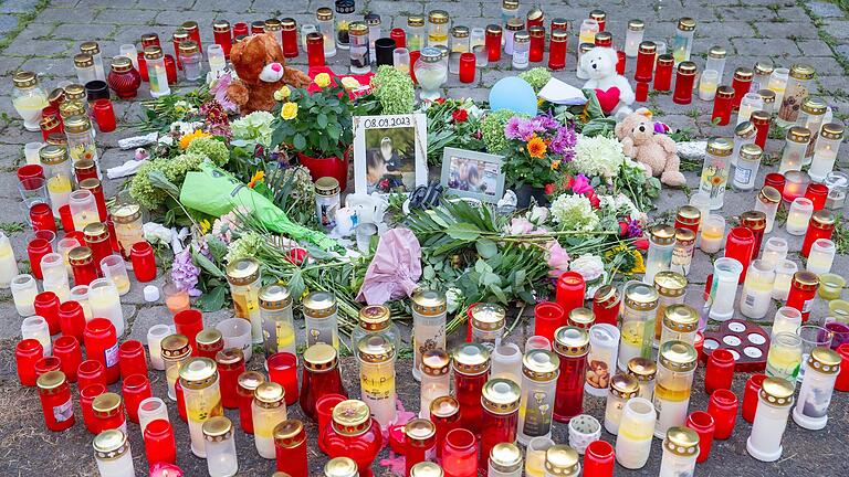 Gedenkort des jugendlichen Opfers in Lohr am Main am Montag, 11. September 2023.