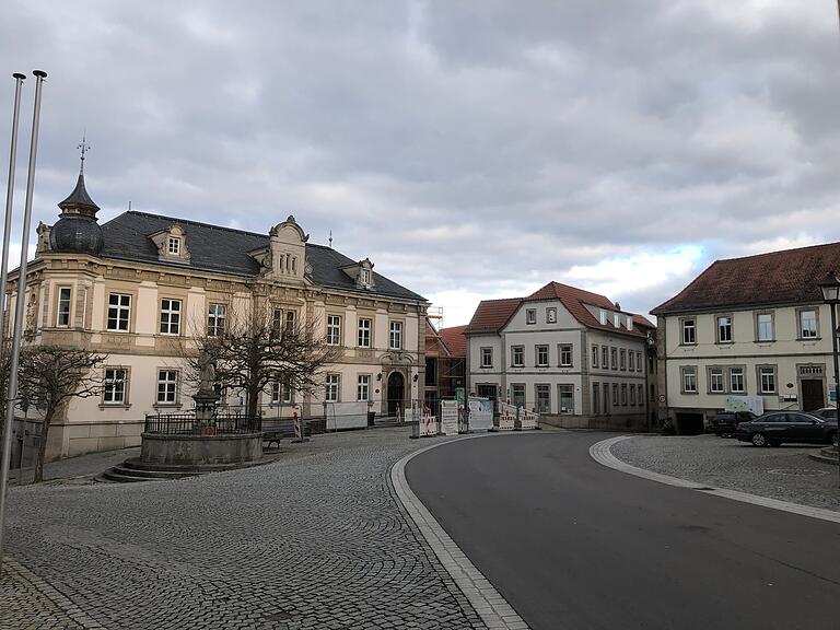 Zerschnittenes Marktleben in Eltmann: Der übergeordnete Verkehr vereitelt die Einführung einer Tempo-30-Zone.