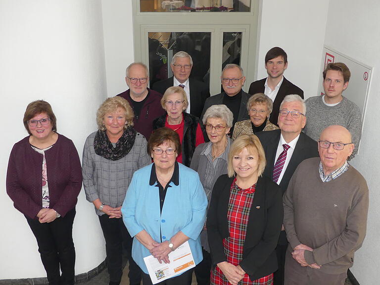 Die Geehrten der Kolpingsfamilie Schweinfurt für 25 und 40 Jahre Mitgliedschaft (von links): Birgit Riese, Karin Wegert, Adi Schön, Ursula Pape, Edeltraud Oppitz, Jürgen Riese, Regina Karrlein, Franz Hoheisel, Maria Kraft, Rita Hoheisel, Thorsten Riese, Stephan Kraus, Thomas Walter und Matthias Riese. Die Geehrten der Kolpingsfamilie Schweinfurt für 25 und 40 Jahre Mitgliedschaft (von links): Birgit Riese, Karin Wegert, Adi Schön, Ursula Pape, Edeltraud Oppitz, Jürgen Riese, Regina Karrlein, Franz Hoheisel, Maria Kraft, Rita Hoheisel, Thorsten Riese, Stephan Kraus, Thomas Walter und Matthias Riese.
