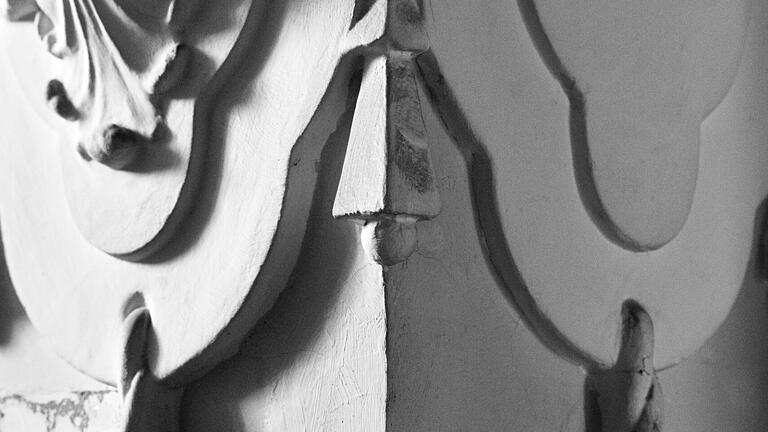 Stuck prägt auch das Treppenhaus. Stuck prägt auch das Treppenhaus.
