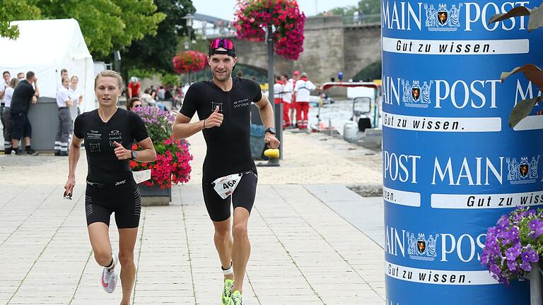 Mainfrankentriathlon 2021 in Kitzingen: Michael Kalb und Julia Skala vom P3 Team aus Rehau – beide gewannen die Sprintwettbewerbe in Kitzingen Mainfrankentriathlon 2021 in Kitzingen: Michael Kalb und Julia Skala vom P3 Team aus Rehau – beide gewannen die Sprintwettbewerbe in Kitzingen