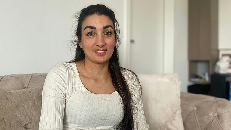 Sevde Ayyildiz wohnt mit ihren zwei Kindern in einer Drei-Zimmer-Wohnung in den neuen städtischen Sozialwohnungen. Sevde Ayyildiz wohnt mit ihren zwei Kindern in einer Drei-Zimmer-Wohnung in den neuen städtischen Sozialwohnungen.