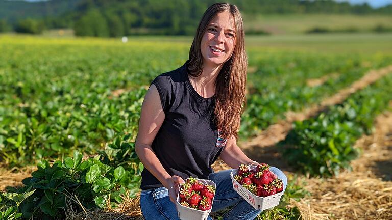 Vom Getreideacker zum Erdbeerfeld: Cindy Pörtner aus Oberelsbach hat im vergangenen Jahr einen Getreideacker zum Bio-Erdbeerfeld zum Selbstpflücken umgewandelt. Mit dem Ertrag und der Resonanz war sie so zufrieden, dass es in diesem Jahr weiter geht. Das Foto ist von 2022.