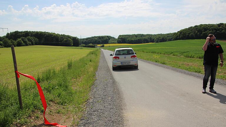 Die hergestellten Teilstücke, der „Hutzelofenweg“ (Foto) und der „Höchstattweg“ sollen der Landwirtschaft, dem Tourismus und der Kulturlandschaft dienen. - Die hergestellten Teilstücke, der „Hutzelofenweg“ (Foto) und der „Höchstattweg“ sollen der Landwirtschaft, dem Tourismus und der Kulturlandschaft dienen. Die hergestellten Teilstücke, der „Hutzelofenweg“ (Foto) und der „Höchstattweg“ sollen der Landwirtschaft, dem Tourismus und der Kulturlandschaft dienen. - Die hergestellten Teilstücke, der „Hutzelofenweg“ (Foto) und der „Höchstattweg“ sollen der Landwirtschaft, dem Tourismus und der Kulturlandschaft dienen.
