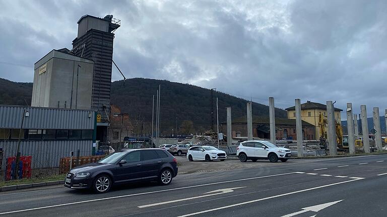 Die Abrissarbeiten in der Gemündener Ladestraße schreiten voran.