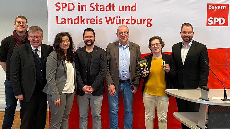 Auf der Bundeswahlkreiskonferenz der SPD in Stadt und Landkreis Würzburg (von links): Daniel Redelberger, Landtagsmitglied Volkmar Halbleib, Stelllvertretende Landrätin Christine Haupt-Kreutzer,&nbsp; Europawahl-KandidatTanyel Tas, Europaparlamentsmitglied Thomas Rudner, die Vorsitzende des SPD Bundeswahlkreises Würzburg Freya Altenhöner und Bundestagsmitglied Markus Hümpfer.