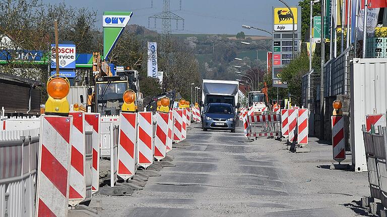 Die Tankstellen und Firmen an der Würzburger Straße leiden unter den Bauarbeiten.