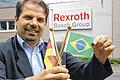 Zuversicht: Der bei Bosch Rexroth arbeitende Brasilianer Dr. Alexandre Orth tippt für das WM-Halbfinale zwischen Brasilien und Deutschland auf einen 2:1-Sieg für seine Landsleute. Die Deutschen können jedoch Hoffnung schöpfen: Orth lag beim Tippspiel im Kollegenkreis bislang ziemlich oft daneben.