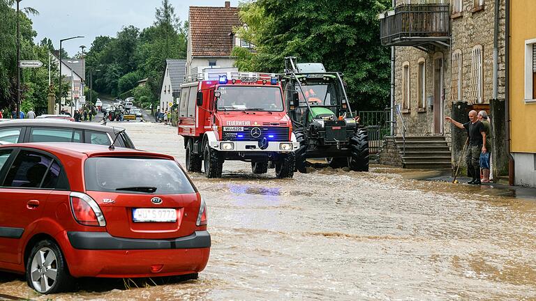 Obwohl Reichenberg innerhalb einer Woche zweimal von einem Unwetter heimgesucht wurde, haben die Betroffenen bislang keinen Anspruch auf die Hochwasser-Soforthilfe des Freistaats. Obwohl Reichenberg innerhalb einer Woche zweimal von einem Unwetter heimgesucht wurde, haben die Betroffenen bislang keinen Anspruch auf die Hochwasser-Soforthilfe des Freistaats.