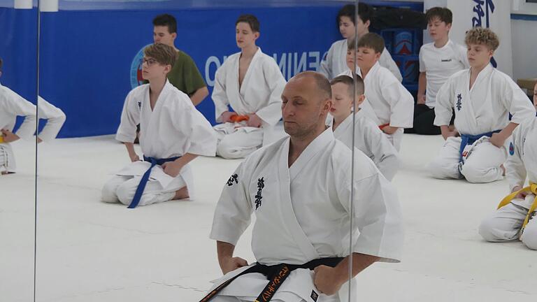 Ein Meister im Kyokushin-Karatestil: Dmitrij Videnin. Ein Meister im Kyokushin-Karatestil: Dmitrij Videnin.