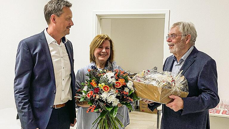 Mit gleich zwei Feiern wurde das neue Sozialgebäude eröffnet. Darüber freuen sich Peter Herbert (Geschäftsführer), Petra Winnefeld und Winnfried Winnefeld (Geschäftsführer)