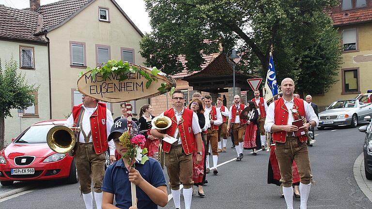 Vier Tage lang feierte der Sportverein Eußenheim sein 90-jähries Bestehen. Der Bieranstich im Festzelt und der Festzug zählten zu den Höhepunkten.