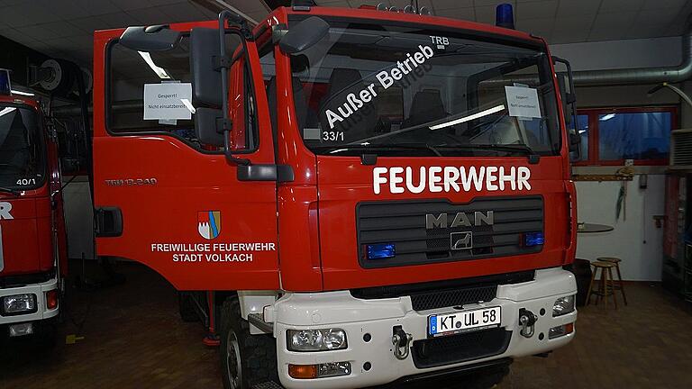 Die Teleskop-Rettungsbühne (TRB) der Feuerwehr Volkach ist seit Dezember außer Dienst gestellt. Die Stadt hat die schon für 2017 vorgeschriebene Wartung nicht durchführen lassen.