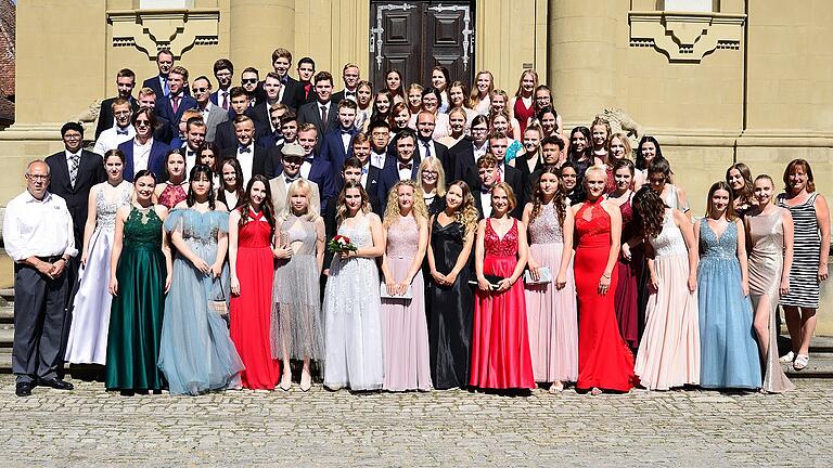 Die Absolventen des Gymnasiums Steigerwald-Landschulheim Wiesentheid.