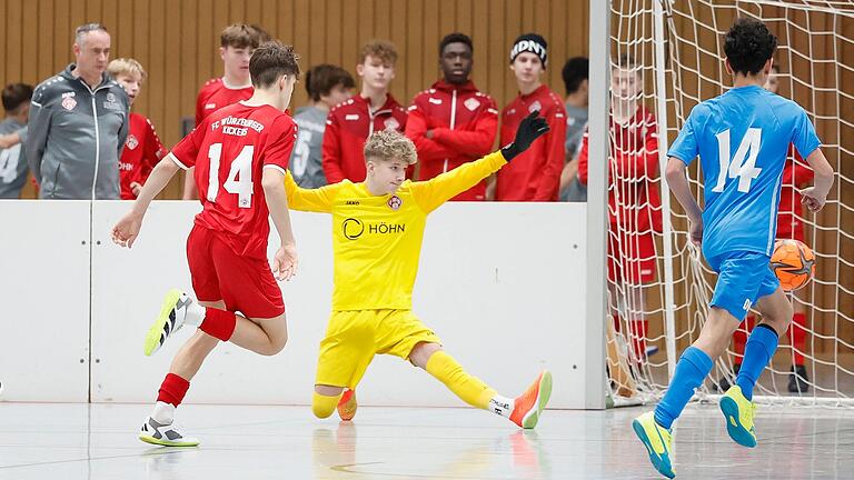 Die U 15 der Würzburger Kickers im Vorrundenspiel gegen den Randers FC aus Dänemark. Der Kickers-Nachwuchs belegte nach einem Sieg gegen den FV im Platzierungsspiel den 13. Platz.