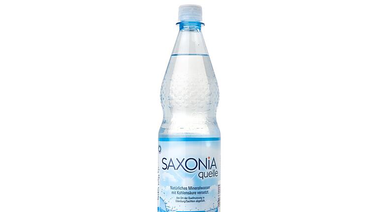 Saxonia Quelle Classic Natürliches Mineralwasser mit Kohlensäure       -  Zum Testsieger erklärt Stiftung Warentest die Saxonia Quelle aus 
Sachsen (32 Cent pro Liter).