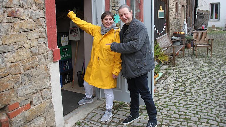 Hinein ins Kabarett-Geschäft: Mit viel Schwung starteten die beiden Wiesentheider Andrea Drexelius und Heiner Schmidt ihre Agentur. Hinein ins Kabarett-Geschäft: Mit viel Schwung starteten die beiden Wiesentheider Andrea Drexelius und Heiner Schmidt ihre Agentur.