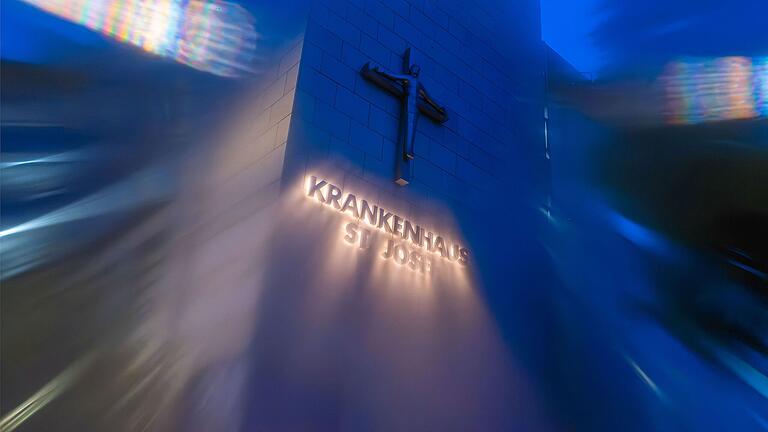 Das Krankenhaus St. Josef in Schweinfurt. Bei einer Mitarbeiterversammlung wurde jetzt verkündet, wie es weitergeht. Das Krankenhaus St. Josef in Schweinfurt. Bei einer Mitarbeiterversammlung wurde jetzt verkündet, wie es weitergeht. 