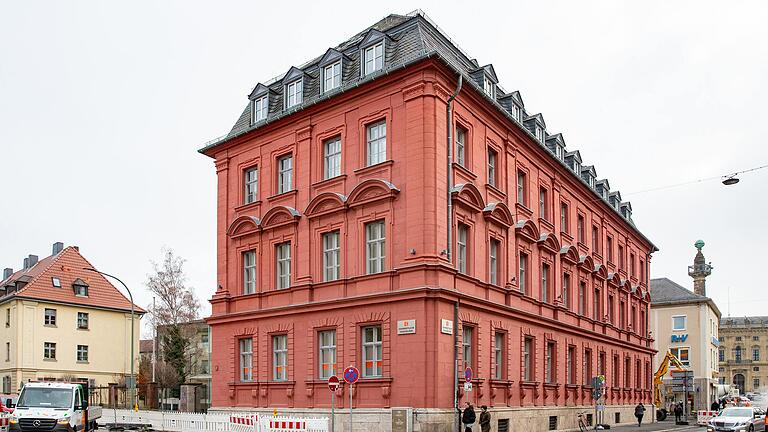 Das Greiffenclau-Palais in der Theaterstraße. Hier kündigt sich Greissings Freude am Ornament schon an.