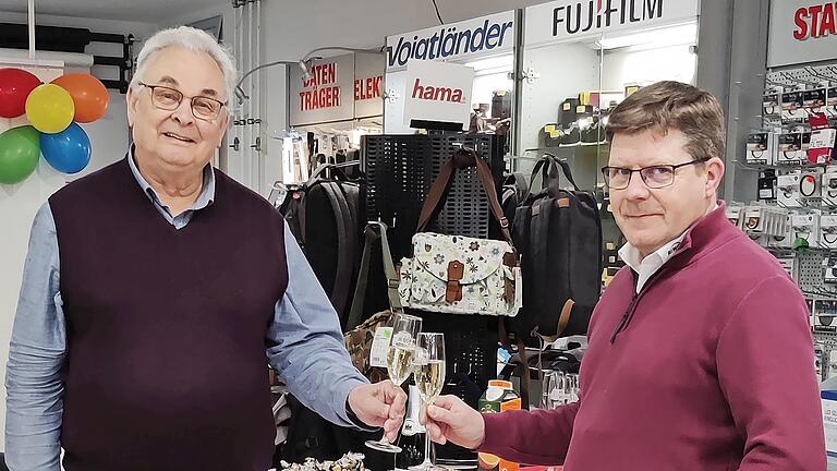 Unser Bild zeigt Firmengründer Günter Hanff (links) mit dem heutigen Inhaber Steffen Hirschmann.       -  Unser Bild zeigt Firmengründer Günter Hanff (links) mit dem heutigen Inhaber Steffen Hirschmann.