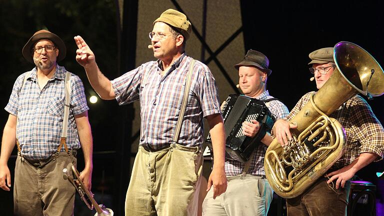 Die Lokalmatadoren von häisd'n'däisdn vom Mee gaben sich keine Blöße bei Heißmann and Friends in Volkach. Die Lokalmatadoren von häisd'n'däisdn vom Mee gaben sich keine Blöße bei Heißmann and Friends in Volkach.