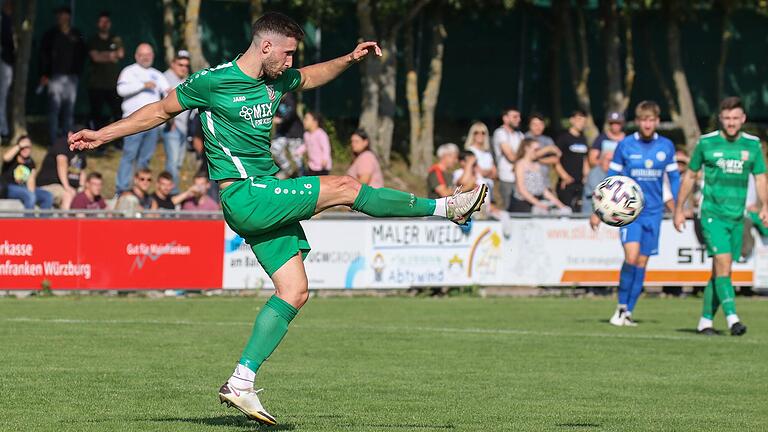 Andreas Bauer erzielte beide Tore beim Auswärtsspiel des TSV Abtswind beim ATSV Erlangen. Auswärts läuft es für die Abtswinder gerade besser, während sie in der heimischen Kräuter-Mix-Arena noch auf einen Sieg warten.