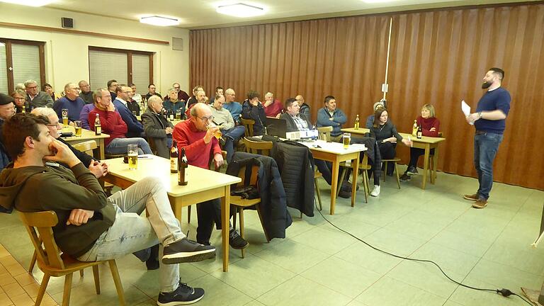 Der Kreisobmann des Bauernverbandes Michael Stolzenberger bei der Diskussion  im Schützenhaus Ochsenfurt.