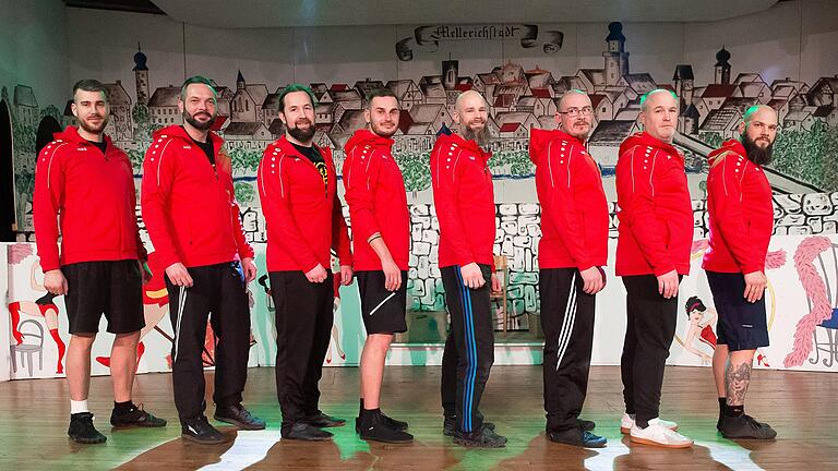 Ein tolles Team: Zwölf Tänzer (vier davon nicht im Bild) sind derzeit im MKG-Männerballett aktiv.