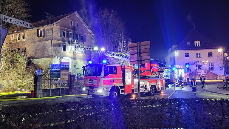 Brand in leerstehendem Haus in Bad Brückenau - Brand in leerstehendem Haus in Bad Brückenau Brand in leerstehendem Haus in Bad Brückenau - Brand in leerstehendem Haus in Bad Brückenau