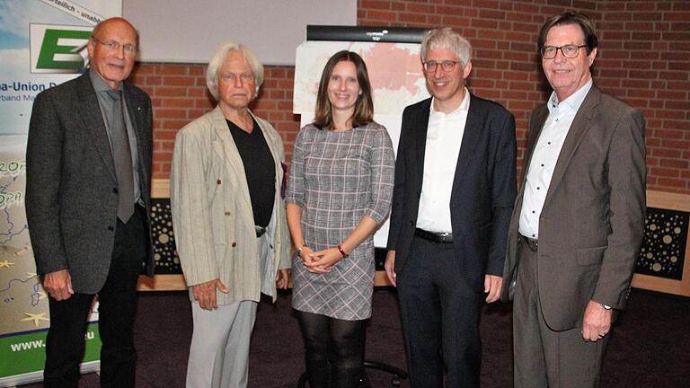 Vertreter der Gesellschaft für Sicherheitspolitik und der Europa-Union mit dem Referenten Bürgermeister a.D. Fredo Endres (Zweiter von links): Wolfgang Krayer (Vorsitzender GSP), Dr. Daniela Ahrens-Wimmer (Vorstand GSP), Prof. Dr. Ulrich Derpa (Vorsitzender Europa-Union) und Melchior Döhner (Geschäftsführer Europa-Union).