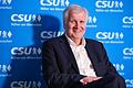 Horst Seehofer       -  Auf Parteiveranstaltungen ist Horst Seehofer gelegentlich noch zu sehen. Doch der frühere bayerische Ministerpräsident, der unter Kanzlerin Merkel zuletzt Bundesinnenminister war, hat sich aus der aktiven Politik zurückgezogen. (Archivfoto)