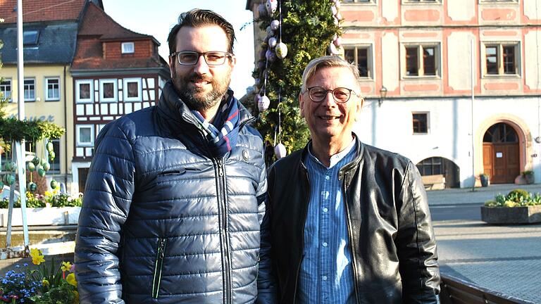 Der Leiter der vhs Rhön und Grabfeld, Klaus Schemmerling (rechts), geht in den Ruhestand, sein Nachfolger ist Florian Schmitt. Der Leiter der vhs Rhön und Grabfeld, Klaus Schemmerling (rechts), geht in den Ruhestand, sein Nachfolger ist Florian Schmitt.