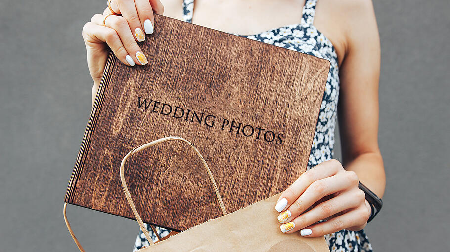 Fotobuch Hochzeit       -  Mit der Layflat Bindung lassen sich die Fotos ohne Probleme anschauen.