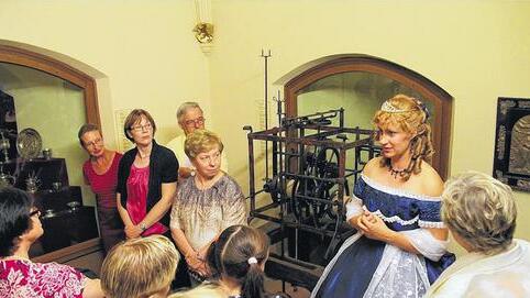 Vorhaben 2014: Auch heuer wird es wieder Sonderführungen mit Beatrice Rose-Ebel als Schlossherrin geben.