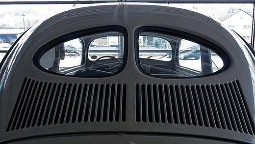 Baumanns Erster: Diesen Brezelfenster-Käfer aus dem jahr 1952 bekam der Mechaniker als Fünfjähriger von seinem Vater geschenkt.