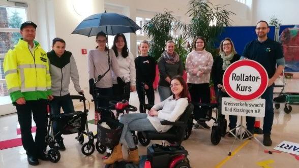 Edgar Kast (von links), Niclas Brand, Kira Albert, Marielle-Cecile Heyder, Marie Wiegand, Ann-Kathrin Schmidt, Lea Riemann, Birgit Wikstrom und Matthias Albert sowie vorn Kimberly Rottenberger bei dem Rollatorenkurs. Foto: Hans Hanna - Edgar Kast (von links), Niclas Brand, Kira Albert, Marielle-Cecile Heyder, Marie Wiegand, Ann-Kathrin Schmidt, Lea Riemann, Birgit Wikstrom und Matthias Albert sowie vorn Kimberly Rottenberger bei dem Rollatorenkurs. Foto: Hans Hanna Edgar Kast (von links), Niclas Brand, Kira Albert, Marielle-Cecile Heyder, Marie Wiegand, Ann-Kathrin Schmidt, Lea Riemann, Birgit Wikstrom und Matthias Albert sowie vorn Kimberly Rottenberger bei dem Rollatorenkurs. Foto: Hans Hanna - Edgar Kast (von links), Niclas Brand, Kira Albert, Marielle-Cecile Heyder, Marie Wiegand, Ann-Kathrin Schmidt, Lea Riemann, Birgit Wikstrom und Matthias Albert sowie vorn Kimberly Rottenberger bei dem Rollatorenkurs. Foto: Hans Hanna