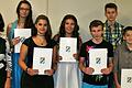 bb-kwv-entlass mittel 2       -  Entlassfeier in  Bad Bocklet (v.r.): Klassenlehrer Paul Kißner, Prüfungsbester Tobias Kiesel (1,83), Sebastian Starlinger, Daniel Webel, Sophie Beck ( alle 2,5), Kathleen Beck, Klarmann Carina, (beide Preis des Elternbeirats für soziales Engagement) und Rektorin Ursula Plohnke.